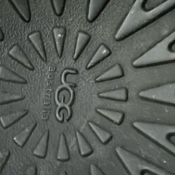 UGG  Australia Cambridge Diamond Leather Quilt Black Boot Womens Sz 11 - Picture 8 of 8